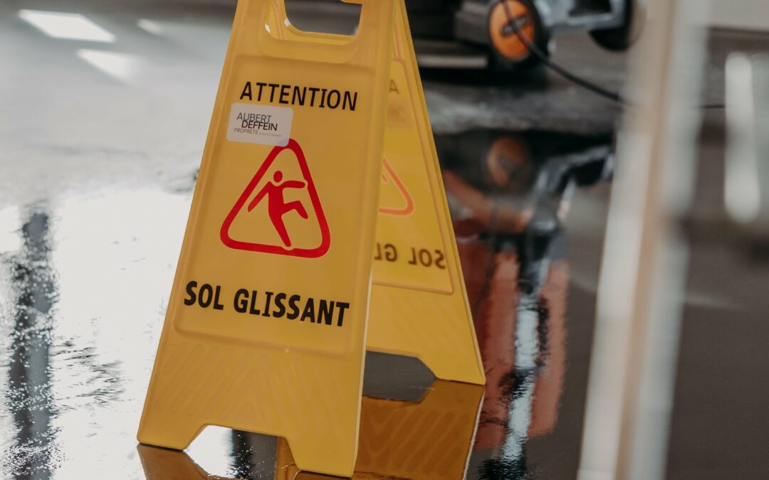 Comment nettoyer un sol en béton brut sans l&rsquo;abîmer ?