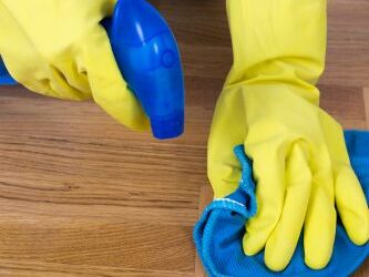 Nettoyer parquet facilement : les astuces à connaître